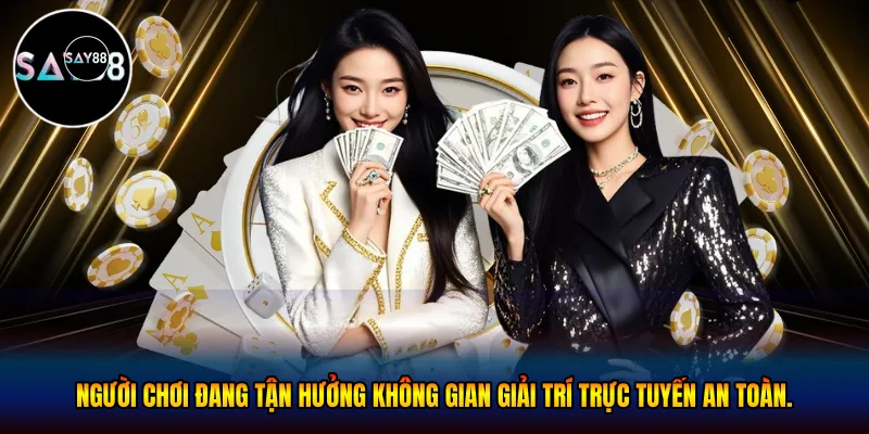 Người chơi đang tận hưởng không gian giải trí trực tuyến an toàn